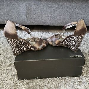 Kenneth Cole Reaction Sparkle Dove Wedge- Pewter